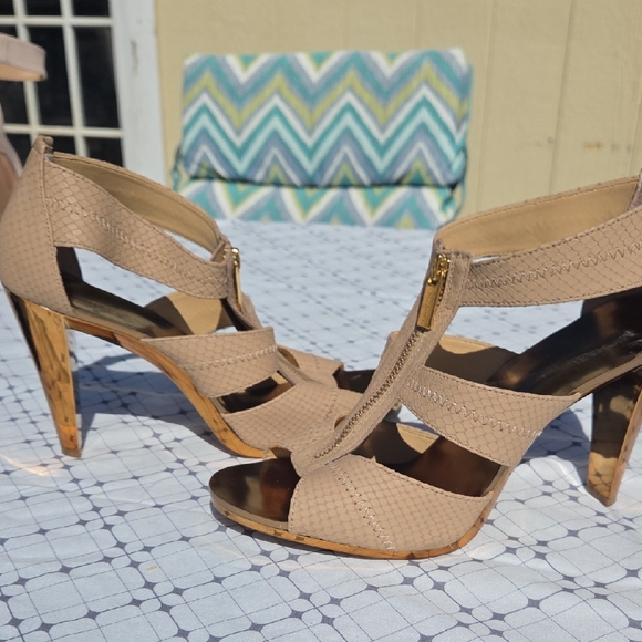 MICHAEL Michael Kors Tan and Gold Heels - Picture 11 of 14
